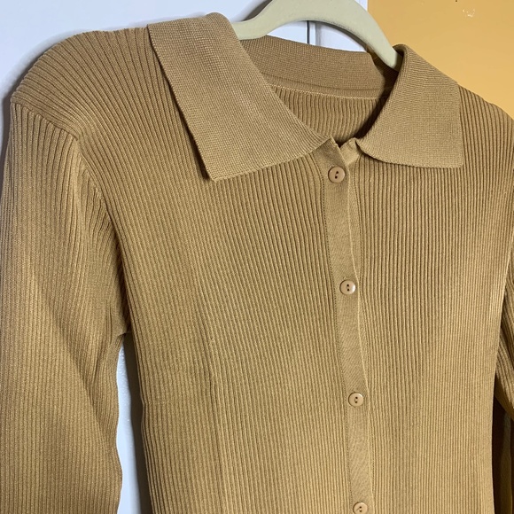 Long collar tan dress - Picture 1 of 4